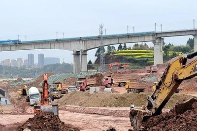道路建设不打烊 中铁十局投资公司五一致敬最美劳动者
